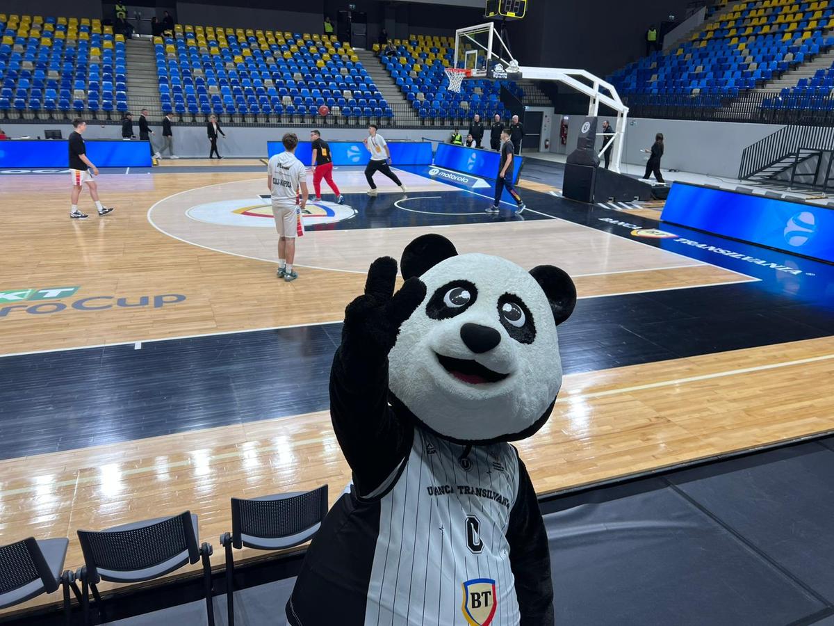 Imagini senzaționale! Ieri au jucat handbal în Europa, azi au transformat TOTAL cea mai nouă sală din România: au muncit toată noaptea pentru un alt eveniment sportiv major