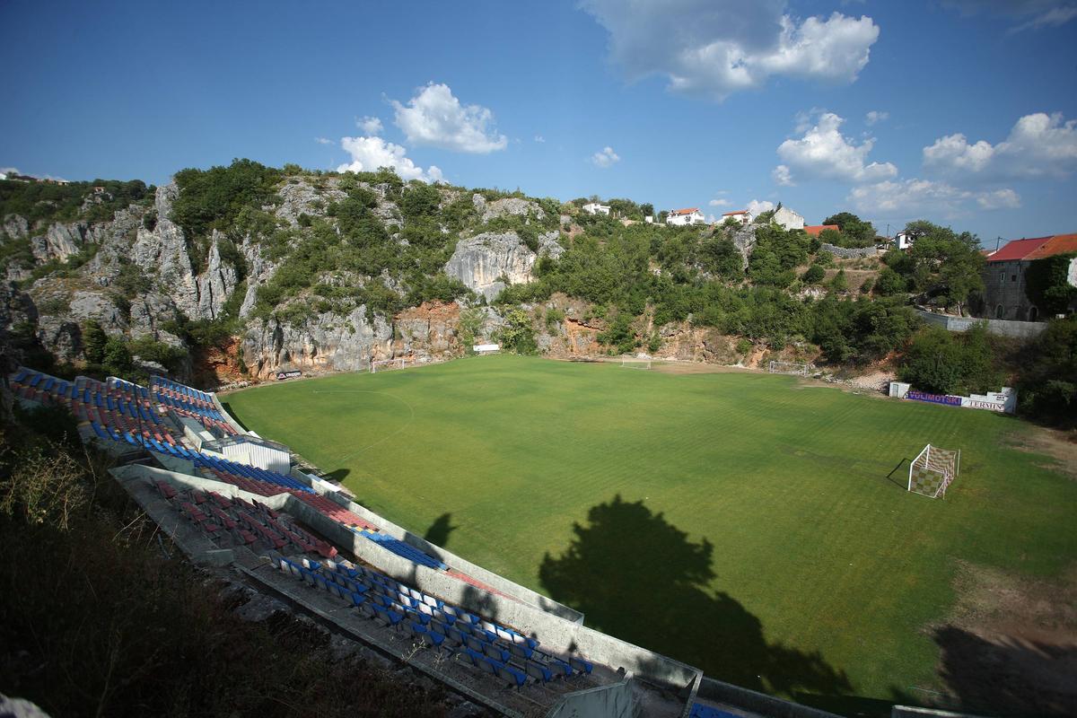 Iată TOP 10 cele mai spectaculoase stadioane din lume!