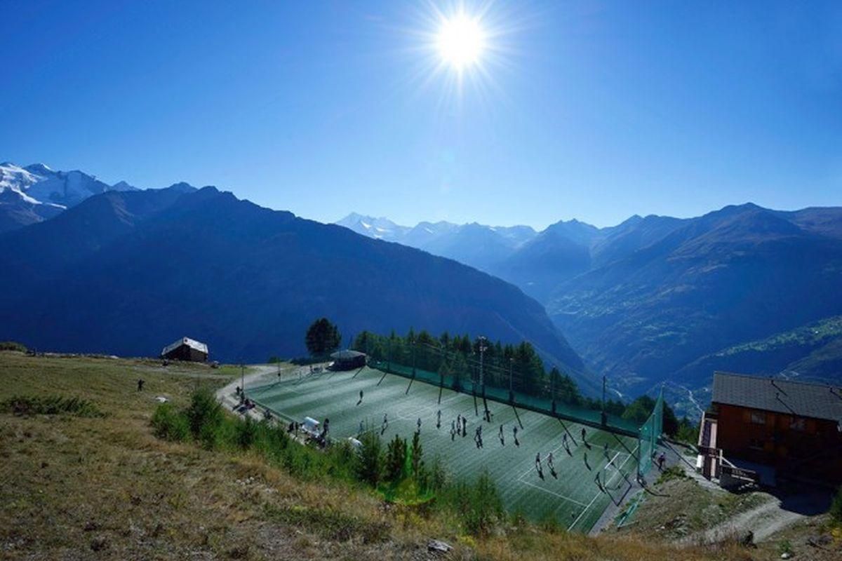 Iată TOP 10 cele mai spectaculoase stadioane din lume!