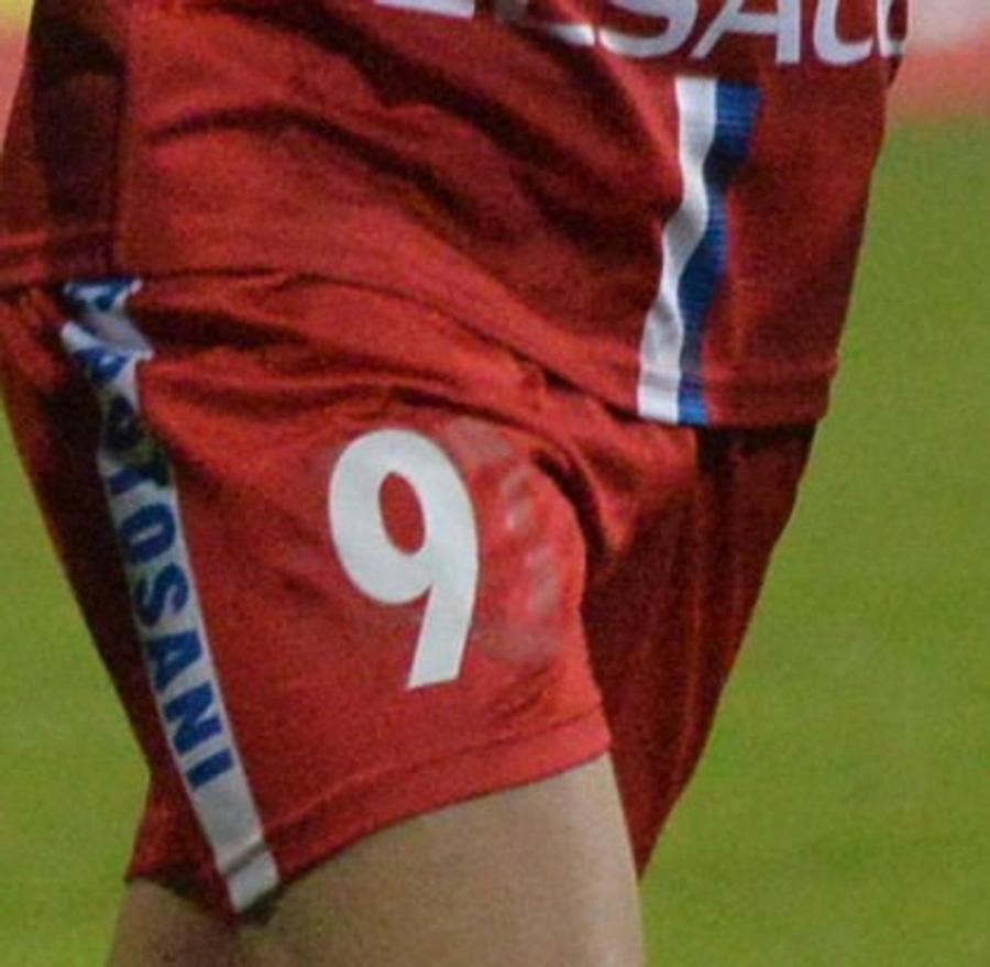 Echipamentul second-hand purtat de Al-Mawas la debutul la FC Botoșani FOTO Ce nu s-a văzut la TV » Moment stânjenitor, la debut, cu noua vedetă de la FC Botoșani, sirianul adus să vândă tricouri!