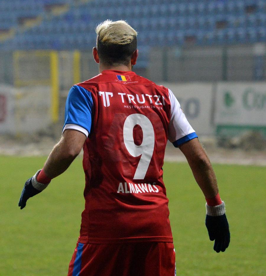 Echipamentul second-hand purtat de Al-Mawas la debutul la FC Botoșani FOTO Ce nu s-a văzut la TV » Moment stânjenitor, la debut, cu noua vedetă de la FC Botoșani, sirianul adus să vândă tricouri!