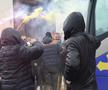 VIDEO + FOTO Torțe roș-albastre în ploaie » Suporterii lui FCSB le-au făcut o surpriză jucătorilor: imagini spectaculoase filmate azi în Berceni