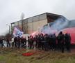 VIDEO + FOTO Torțe roș-albastre în ploaie » Suporterii lui FCSB le-au făcut o surpriză jucătorilor: imagini spectaculoase filmate azi în Berceni