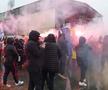 VIDEO + FOTO Torțe roș-albastre în ploaie » Suporterii lui FCSB le-au făcut o surpriză jucătorilor: imagini spectaculoase filmate azi în Berceni