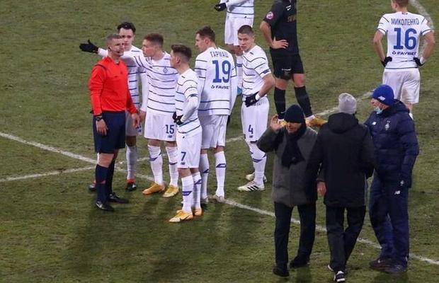 Scandal la Kiev: Lucescu a intrat să protesteze până la centrul terenului! Reacția antrenorului după meci