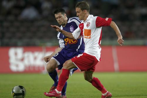 Iulian Tameș, în duel cu Nicolae Mitea. foto: Arhivă GSP