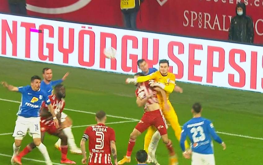 Gică Hagi s-a considerat dezavantajat în prima repriză a meciului dintre Sepsi șI Farul, din etapa cu numărul 19 a Ligii 1. Două faze la limită au fost judecate în favoarea gazdelor.