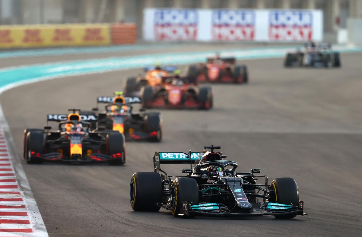 10 curiozități la finalul celui mai palpitant sezon de Formula 1 din ultimii ani » De la recordul stabilit de Verstappen la seria neagră egalată de Ferrari + Bottas, infailibil