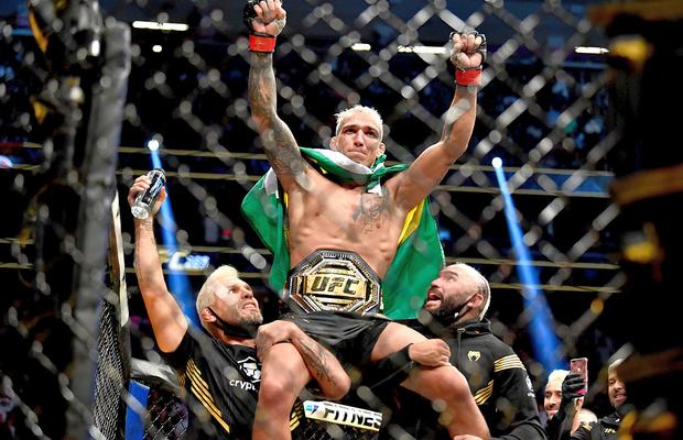 Charles Oliveira rămâne campion în UFC! Victorie spectaculoasă cu Dustin Poirier