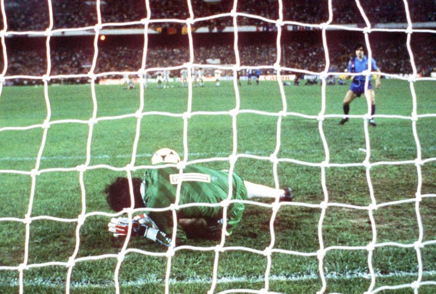 Interviu-document! Ioan Chirilă în dialog cu Duckadam, desemnat Fotbalistul Anului după finala de la Sevilla » TOP 5-ul anchetei avea numai nume imense