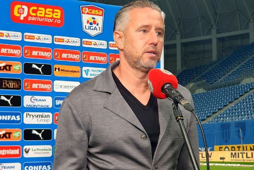 Reghecampf a criticat arbitrajul după remiza de la Voluntari / Sursă foto: Facebook @Universitatea Craiova