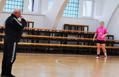 Imagini inedite » Tadici, cu fluierul la gură, după ce arbitrii delegați la meci au refuzat să se prezinte