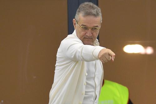 FCSB a ajuns să aibă cu regularitate 5 jucători străini în primul „11”. În trecut, Gigi Becali spunea răspicat că vrea ca echipa lui să fie formată aproape în exclusivitate doar din români.