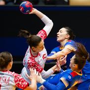 Fază din defensiva naționalei Foto IHF