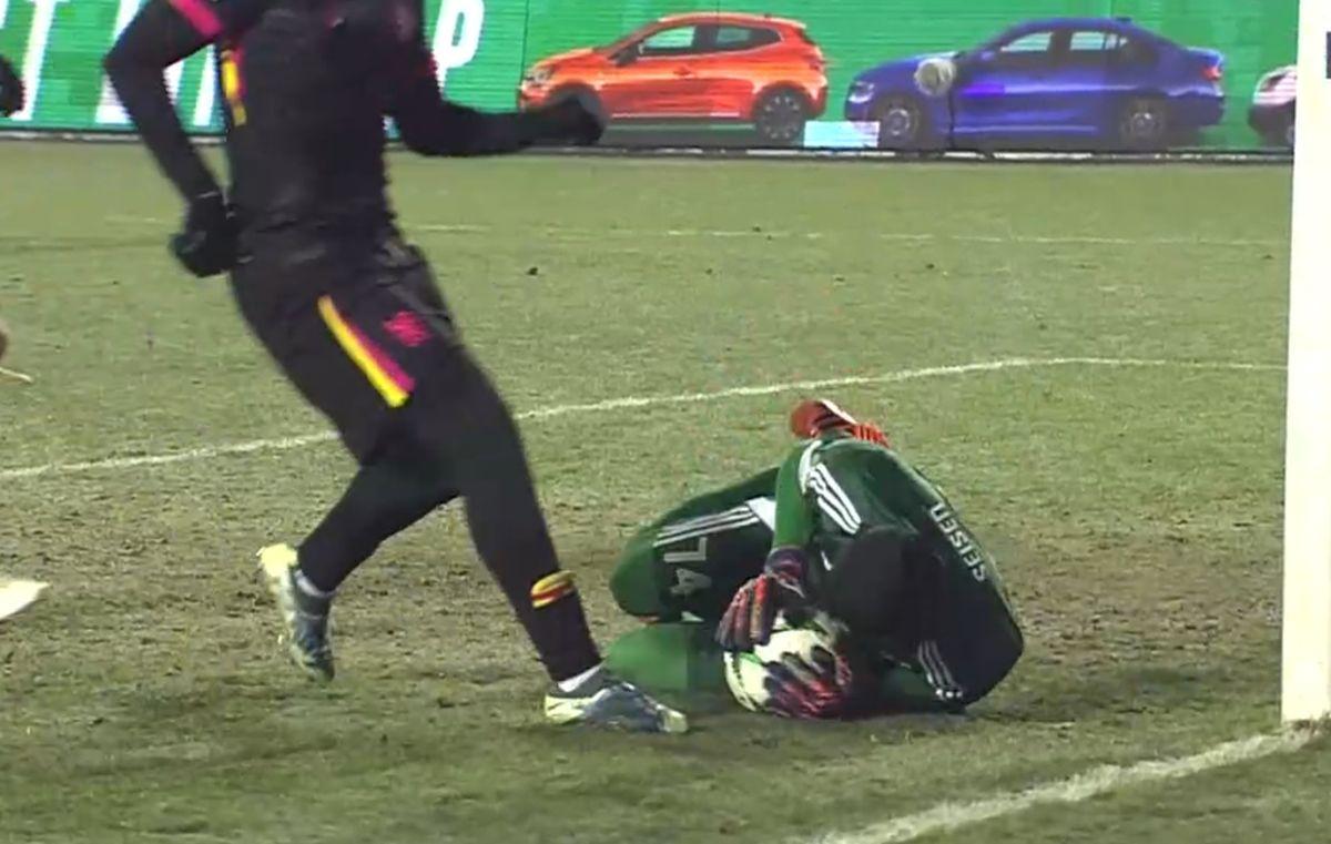 Portarul gazdelor, cu căciulă în Astana - Chelsea