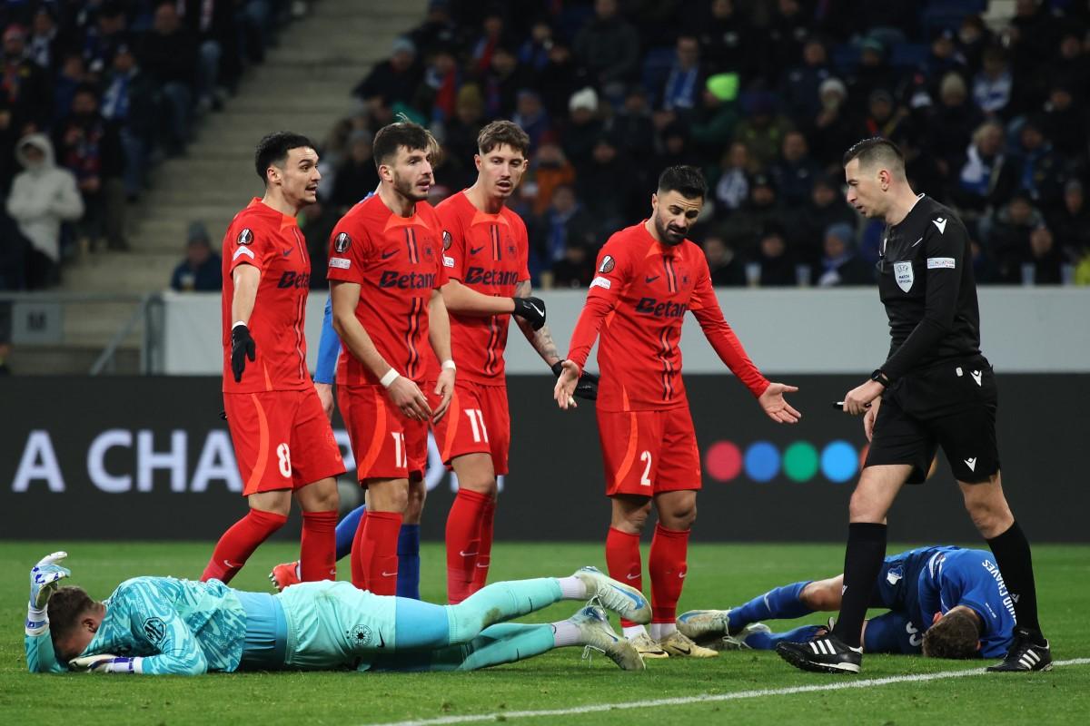 „Uite-l, mă, uite-l!” » MM Stoica l-a pupat pe fotbalist în fața camerelor TV și l-a luat la întrebări: „În ce an ai jucat în Germania?”
