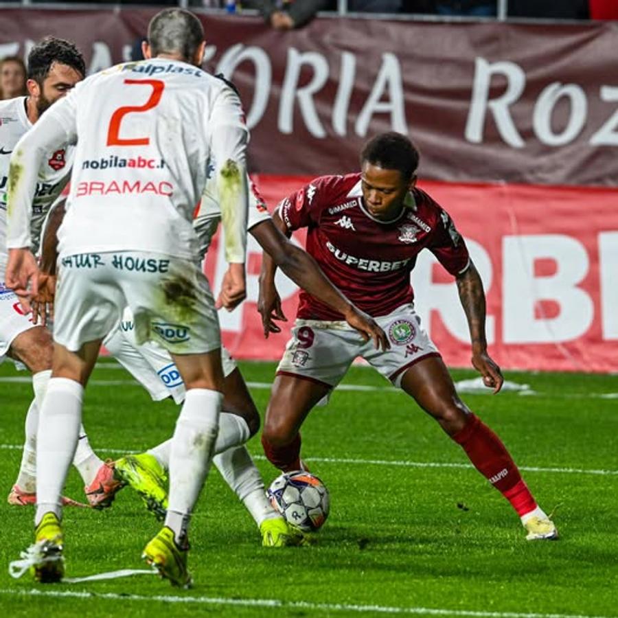 Clinton N'Jie, foto: Facebook @FC Rapid 1923 Revenire de ultimă oră la Rapid! S-a refăcut după accidentare și e apt pentru derby-ul cu Dinamo