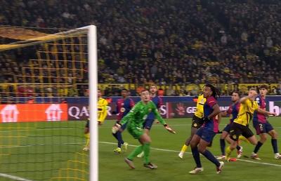 De pe gazon direct la spital! Vedeta Borussiei Dortmund, accidentare horror! Suspect de fractura gleznei