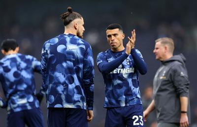 Colegul lui Radu Drăgușin de la Tottenham și-a șters contul de Instagram după ce a fost jignit de suporteri