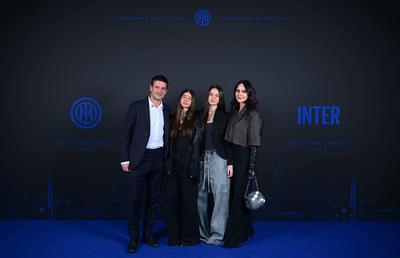 Apariție rară » Cristian Chivu, alături de soție și cele două fiice la petrecerea de Crăciun a Interului