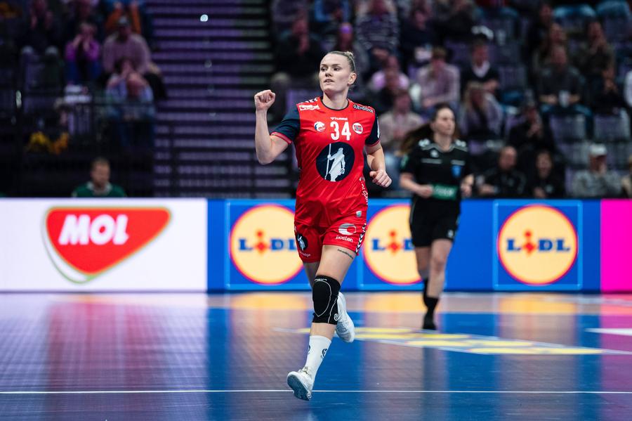 Anniken Wollik, 26 de goluri pentru Norvegia la CM de handbal feminin/Foto: Imago Images Handbalista de la SCM Râmnicu Vâlcea a fost titularizată în naționala Norvegiei și speră la aurul mondial: „Încerc să dau ce am mai bun”