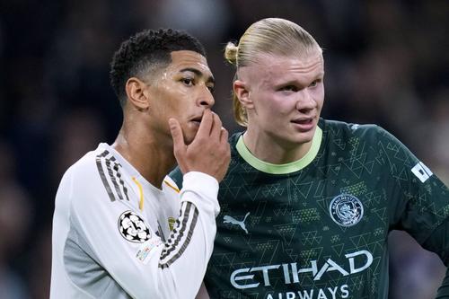 Jude Bellingham la un chat pe Erling Haaland. Cei doi au fost colegi la Borussia Dortmund între 2020 și 2022 / Foto: Imago