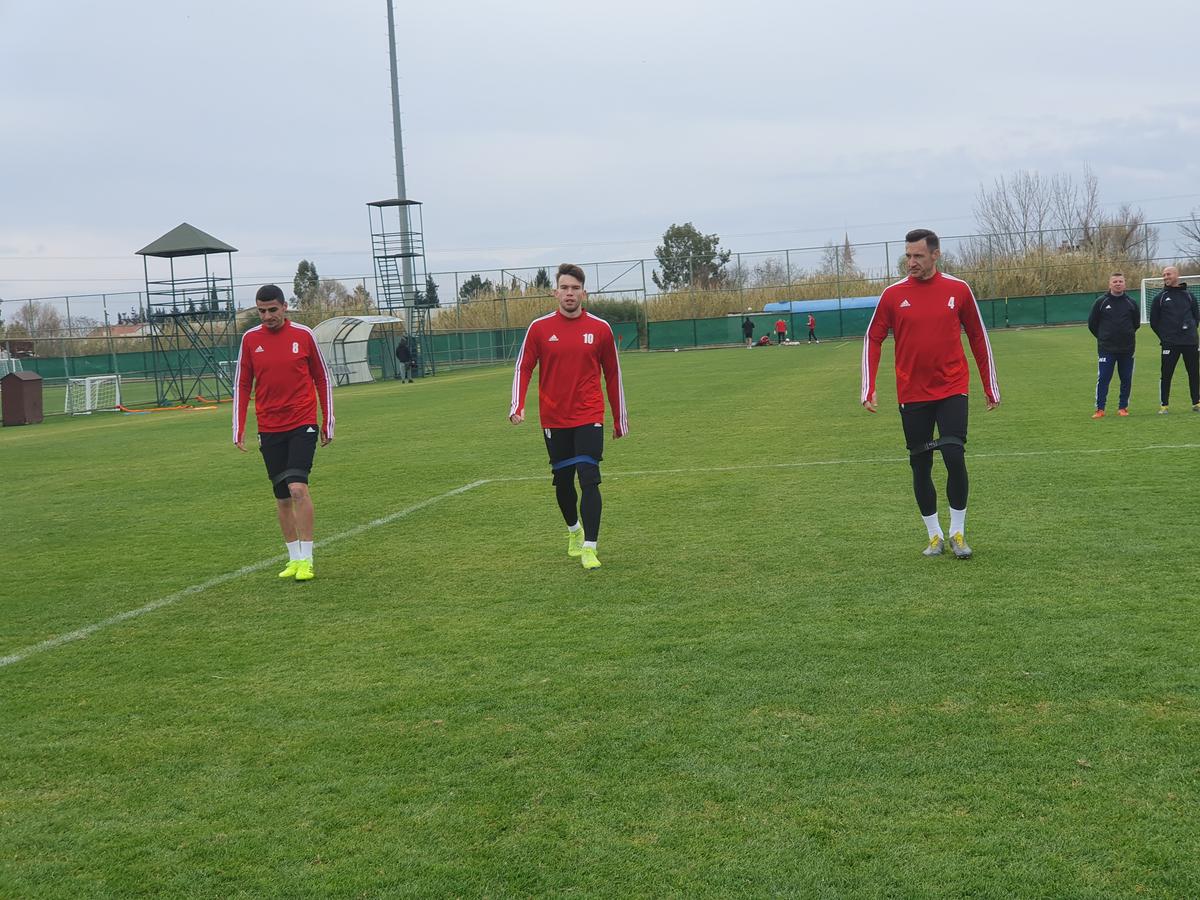 SEPSI // VIDEO+FOTO EXCLUSIV Gest neașteptat la antrenamentul lui Sepsi: Leo Grozavu a pus la pământ un jucător!