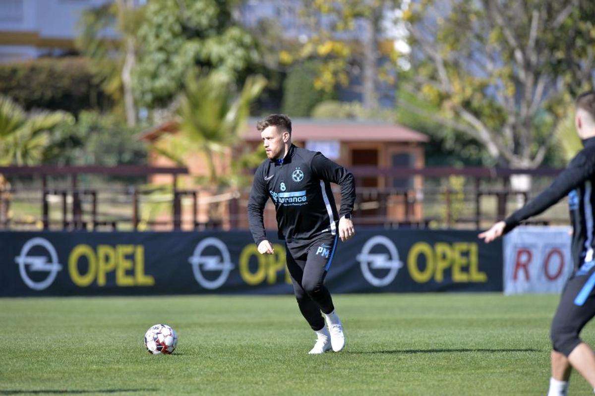 FCSB // VIDEO+FOTO 5 informații din cantonamentul roș-albaștrilor: Mihai Pintilii și-a intrat în noul rol + cum a fost primit Darius Olaru de colegi