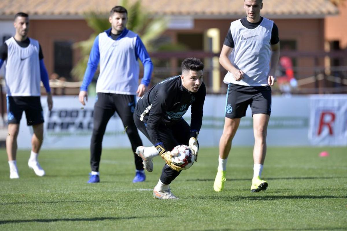 FCSB // VIDEO+FOTO 5 informații din cantonamentul roș-albaștrilor: Mihai Pintilii și-a intrat în noul rol + cum a fost primit Darius Olaru de colegi