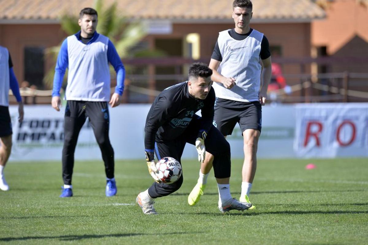 FCSB // VIDEO+FOTO 5 informații din cantonamentul roș-albaștrilor: Mihai Pintilii și-a intrat în noul rol + cum a fost primit Darius Olaru de colegi