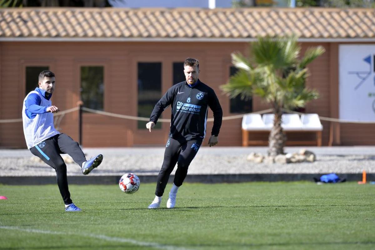 FCSB // VIDEO+FOTO 5 informații din cantonamentul roș-albaștrilor: Mihai Pintilii și-a intrat în noul rol + cum a fost primit Darius Olaru de colegi