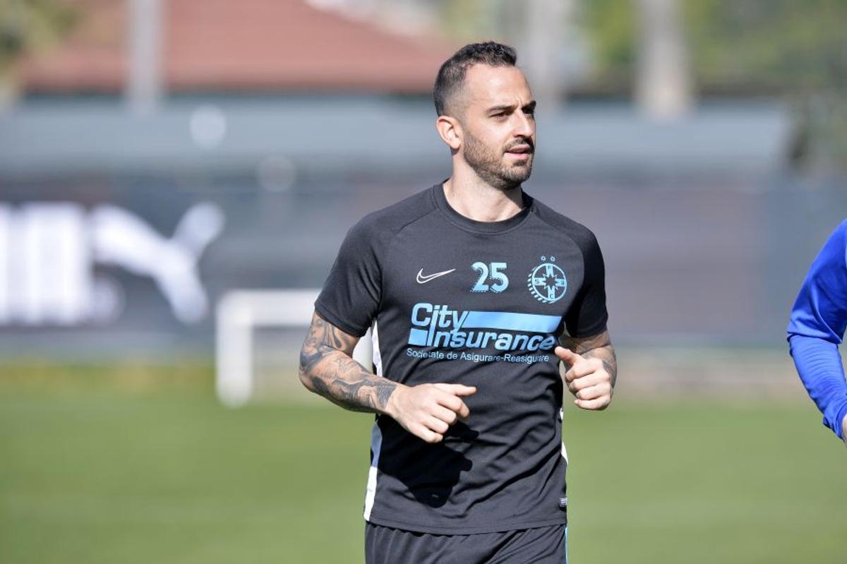 FCSB // VIDEO+FOTO 5 informații din cantonamentul roș-albaștrilor: Mihai Pintilii și-a intrat în noul rol + cum a fost primit Darius Olaru de colegi
