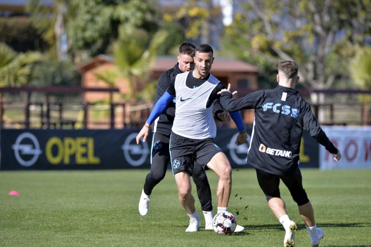 FCSB // VIDEO+FOTO 5 informații din cantonamentul roș-albaștrilor: Mihai Pintilii și-a intrat în noul rol + cum a fost primit Darius Olaru de colegi