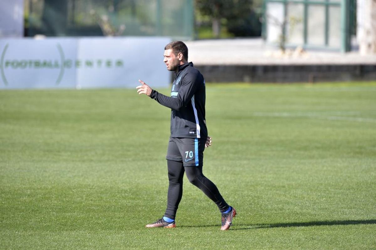 FCSB // VIDEO+FOTO 5 informații din cantonamentul roș-albaștrilor: Mihai Pintilii și-a intrat în noul rol + cum a fost primit Darius Olaru de colegi
