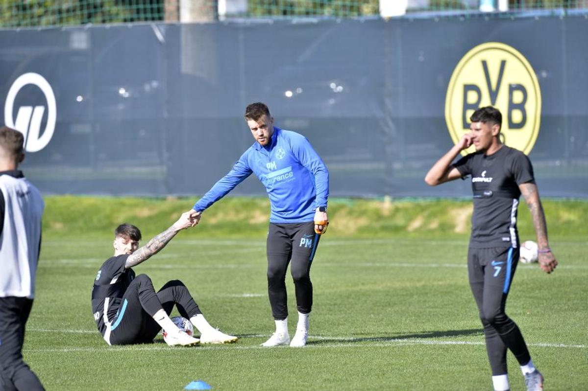 FCSB // VIDEO+FOTO 5 informații din cantonamentul roș-albaștrilor: Mihai Pintilii și-a intrat în noul rol + cum a fost primit Darius Olaru de colegi