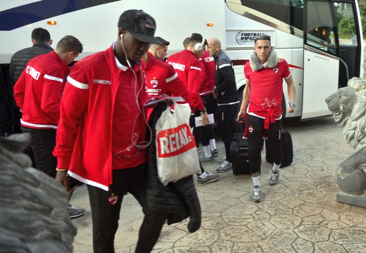 DINAMO // CORESPONDENȚĂ GSP DIN MARBELLA Negoiță a mai făcut o „economie”: i-a umilit pentru 350 de euro!