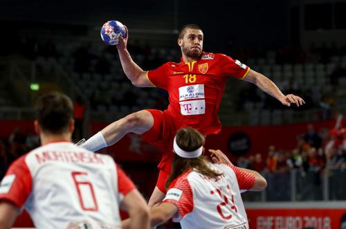 Statele Unite ale Americii și Cehia s-au retras de la Campionatul Mondial de handbal masculin. Startul competiției este programat astăzi, cu meciul dintre țara gazdă Egipt și Chile.