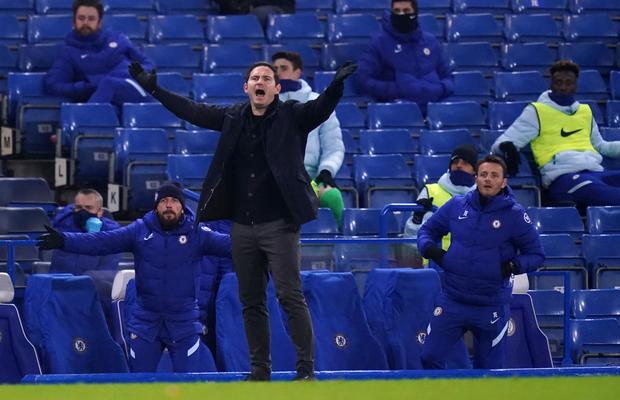 Probleme la Chelsea: Lampard presat, revine Grant?