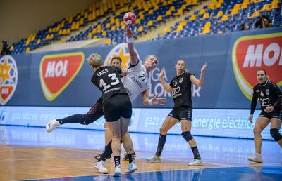 CSM București a câștigat clar derbyul cu Minaur Baia Mare, 28-23, și are punctaj maxim după 7 etape