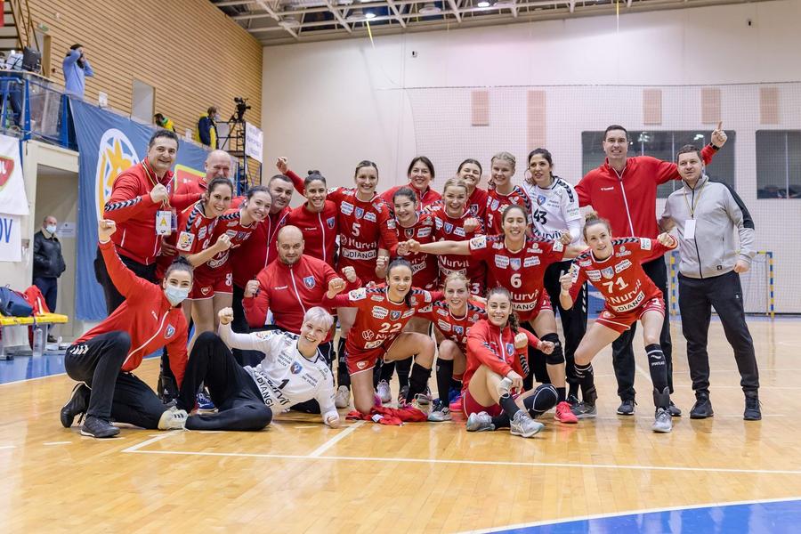 Vâlcencele și poza de grup de după victoria cu Buzăul FOTO Dan Potor (Brașov) Vâlcea revine în ultimele minute cu Gloria Buzău și câștigă dramatic!