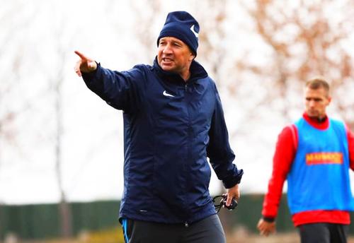 Dan Petrescu (53 de ani) vrea să îl transfere la Kayserispor pe fundașul central Bogdan Mitrea (33 de ani).

FOTO: Facebook @KayserisporFK
