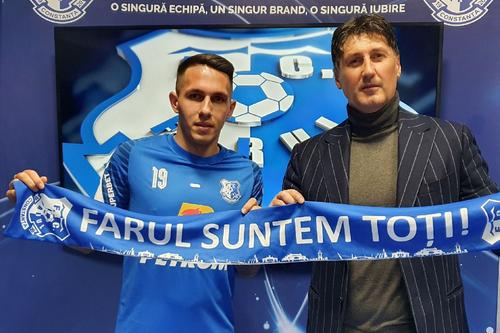 Robert Moldoveanu a semnat cu Farul / Sursă foto: farulconstanta.com