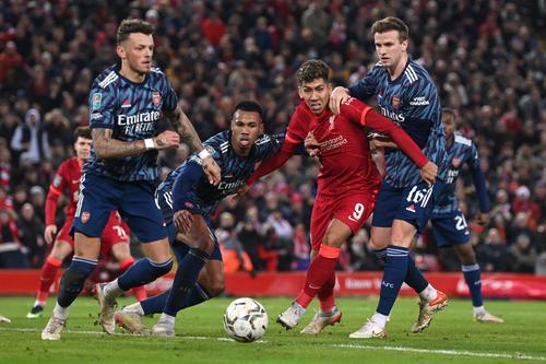 Liverpool și Arsenal au remizat, scor 0-0, în prima manșă a semifinalei Cupei Ligii Angliei.