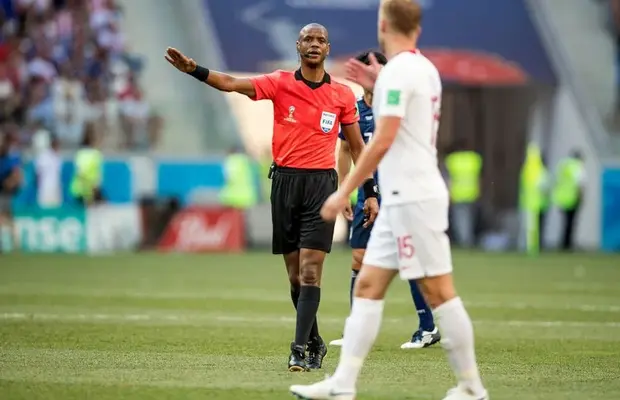Tunisienii fac scandal, cer rejucarea partidei din cauza arbitrului suspect! Chiar a ajuns la spital?