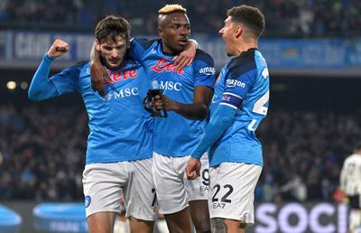 Napoli a spulberat-o pe Juventus » Seară de vis pe stadionul „Diego Armando Maradona”