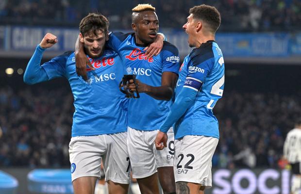 Napoli a spulberat-o pe Juventus » Seară de vis pe stadionul „Diego Armando Maradona”