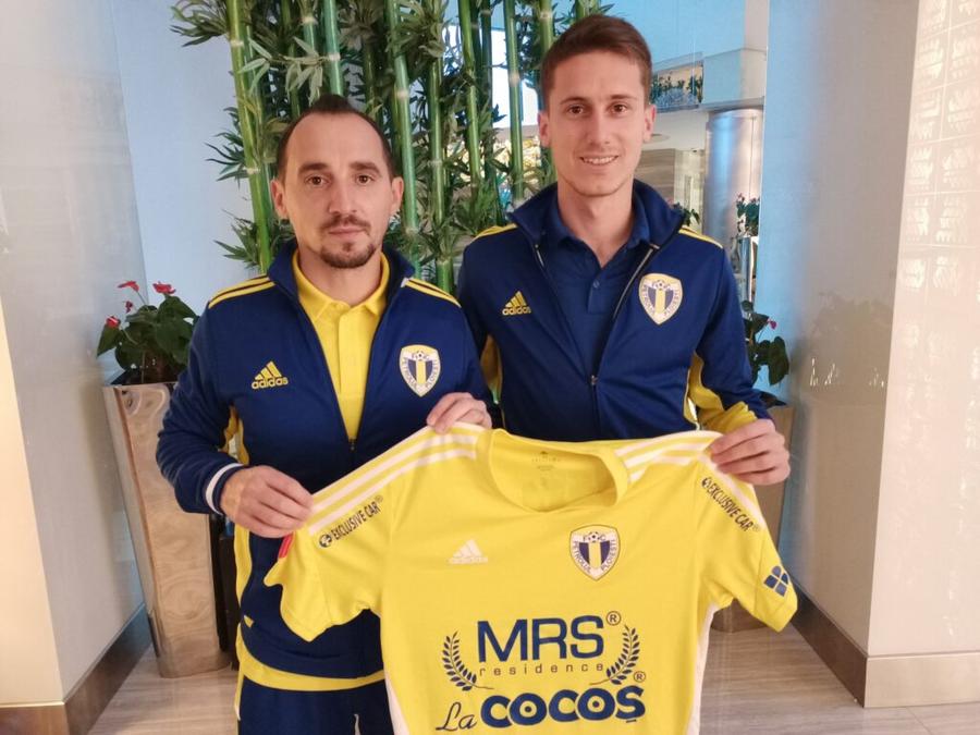 Stefan Purtic (dreapta), alături de Claudiu Tudor (stânga), președintel Petrolului/ foto: Facebook @Petrolul Petrolul are mari probleme financiare, dar face transferuri » 3 jucători noi pe „Ilie Oană”