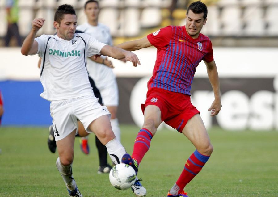 Pe burta goală, Târnăcop a blocat vedetele steliștilor în acel meci / foto: GSP Alte dezvăluiri HALUCINANTE despre fostul patron din Liga 1 » Încă un nume și-a relatat coșmarul: „Mi-a zis să bag motorină și să fug! Aveam 5 lei și două ouă în frigider, dar știți ce mi-a spus?”
