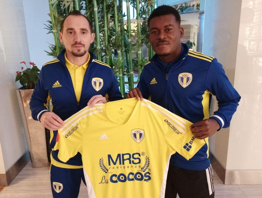 Doua (dreapta), alături de Claudiu Tudor (stânga), președintel Petrolului/ foto: Facebook @Petrolul Petrolul are mari probleme financiare, dar face transferuri » 3 jucători noi pe „Ilie Oană”