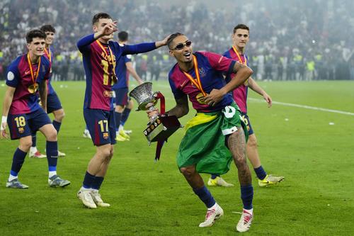 Cele mai tari imagini după Real Madrid - Barcelona » Raphinha l-a făcut să râdă pe Florentino Perez // foto: Imago Images